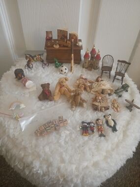 Vintage Miniature Dollhouse Toy Lot And Wooden Toy Box 1980s